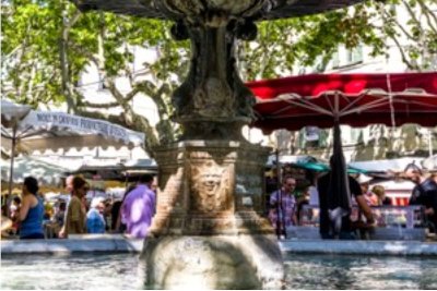 Marché des Potiers à Uzès